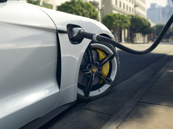 Last week in tech: Fast cars, Facebook Dating, and Android 10