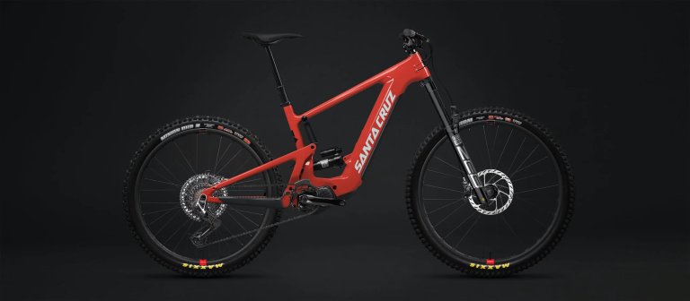 Santa Cruz Heckler on a plain background in red